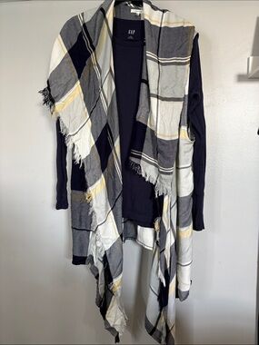 Gray, White & Yellow Plaid Fringe Wrap Navy long sleeve DOES NOT COME WITH IT!